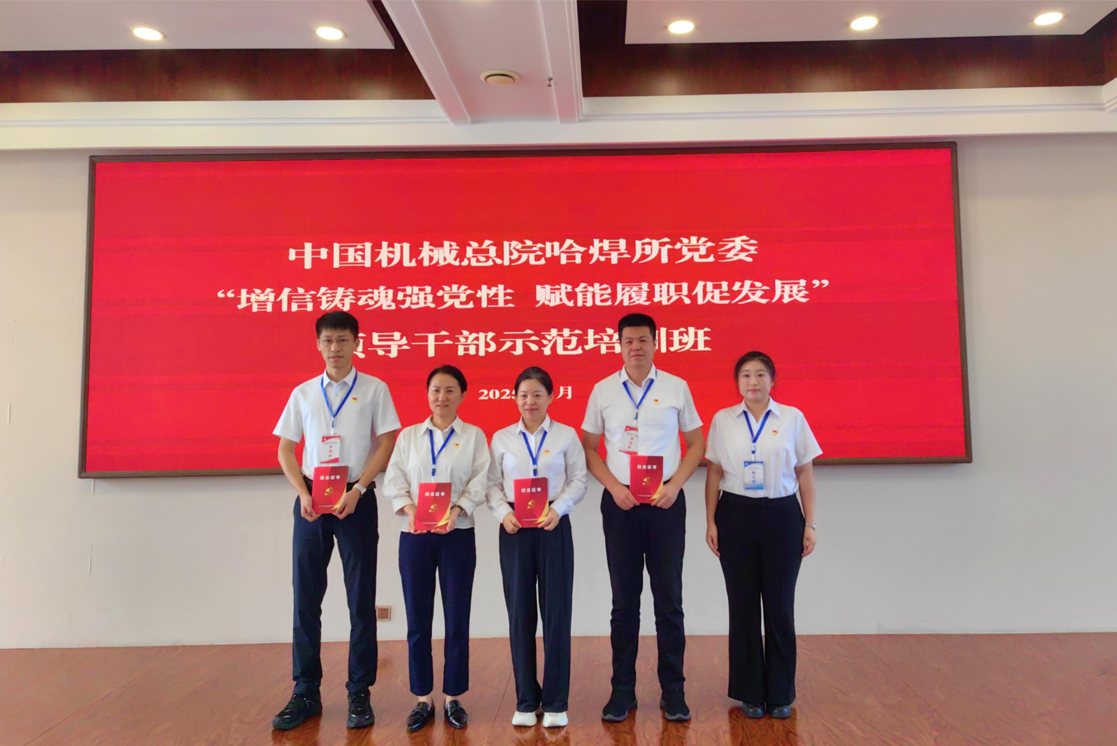 頒發(fā)證書圖.jpg 頒發(fā)證書圖.jpg